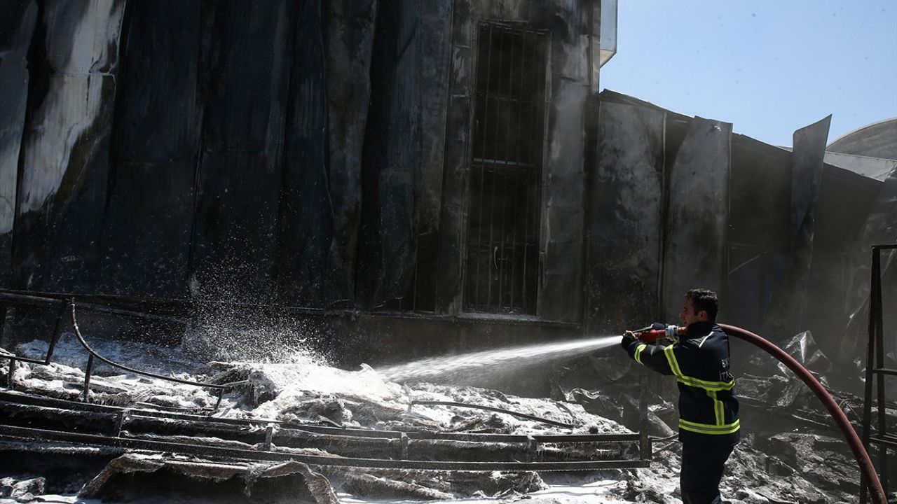 Bursa'da Tekstil Fabrikasında Yangın Kontrol Altına Alındı