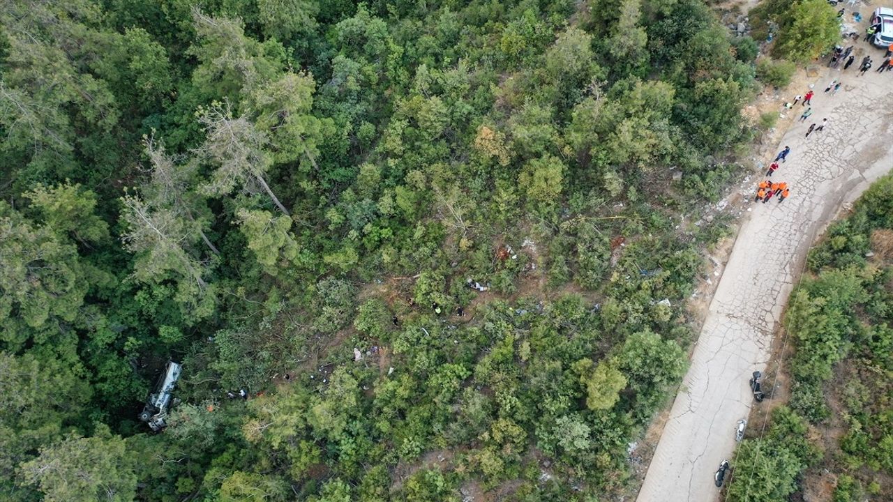 Bursa'da Yangın Bölgesinde Su Taşıyan Tanker Devrildi: 1 Ölü, 2 Yaralı