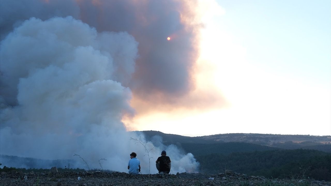 Bursa Orhaneli'ndeki Orman Yangınına Müdahale Devam Ediyor