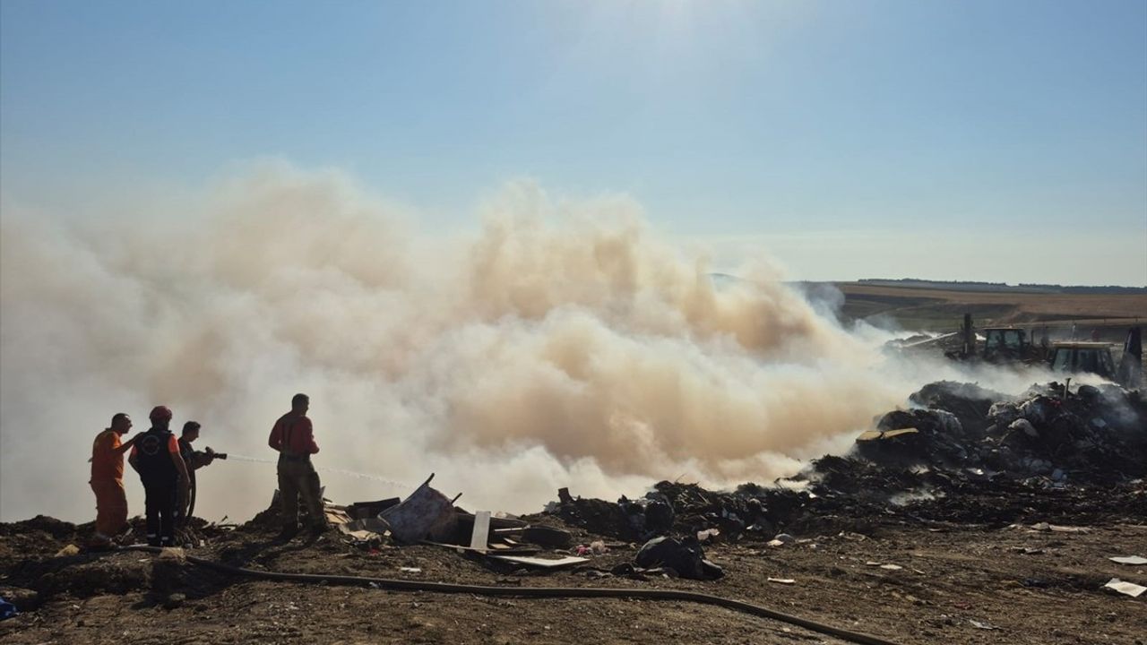 Büyükçekmece'de Otluk Alanda Çıkan Yangın Kontrol Altında