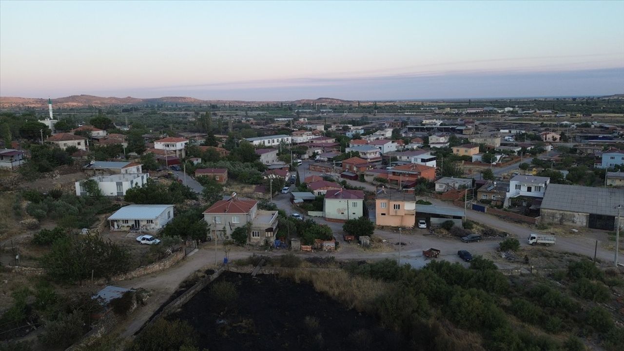 Çanakkale Ayvacık'taki Orman Yangını Kontrol Altına Alınmaya Çalışılıyor