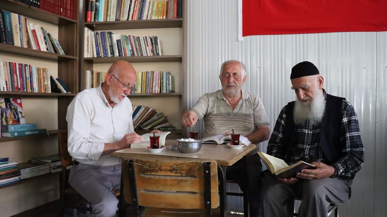 Çay Ocağı Kitap Köşesi ile Kültür Merkezi Oluyor