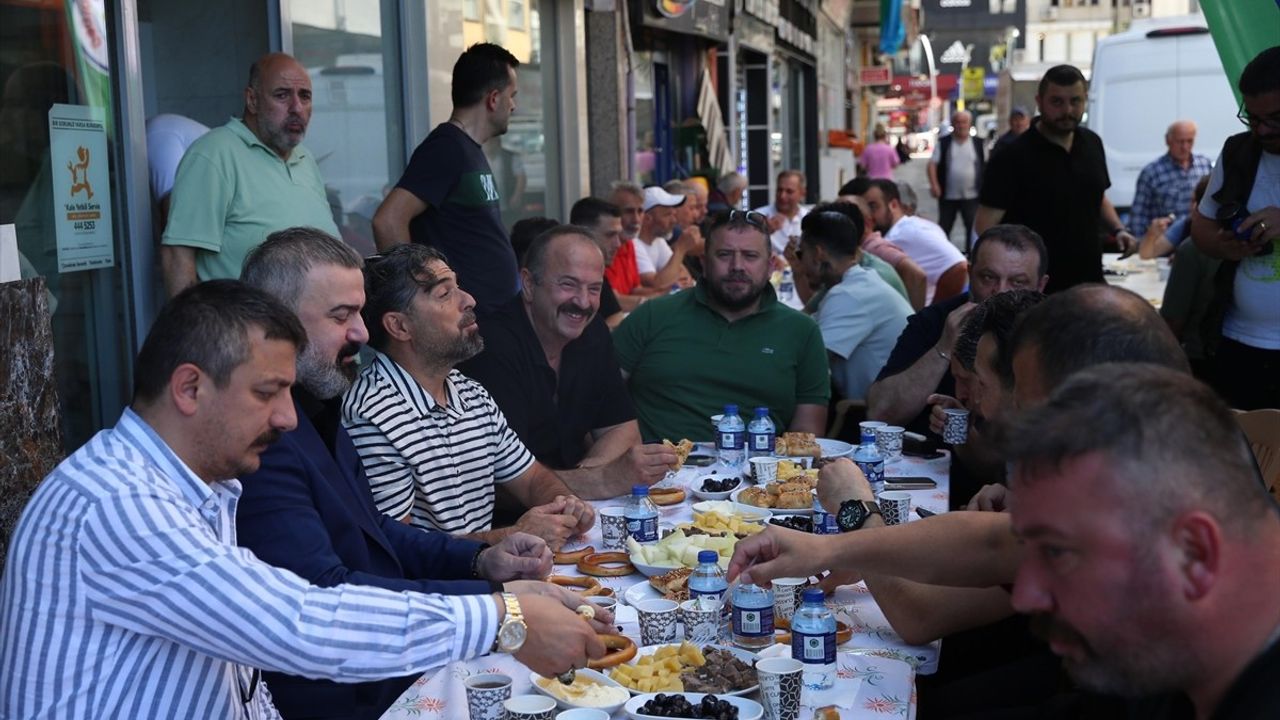 Çaykur Rizespor Başkanı İbrahim Turgut, Vatandaşlarla Buluştu