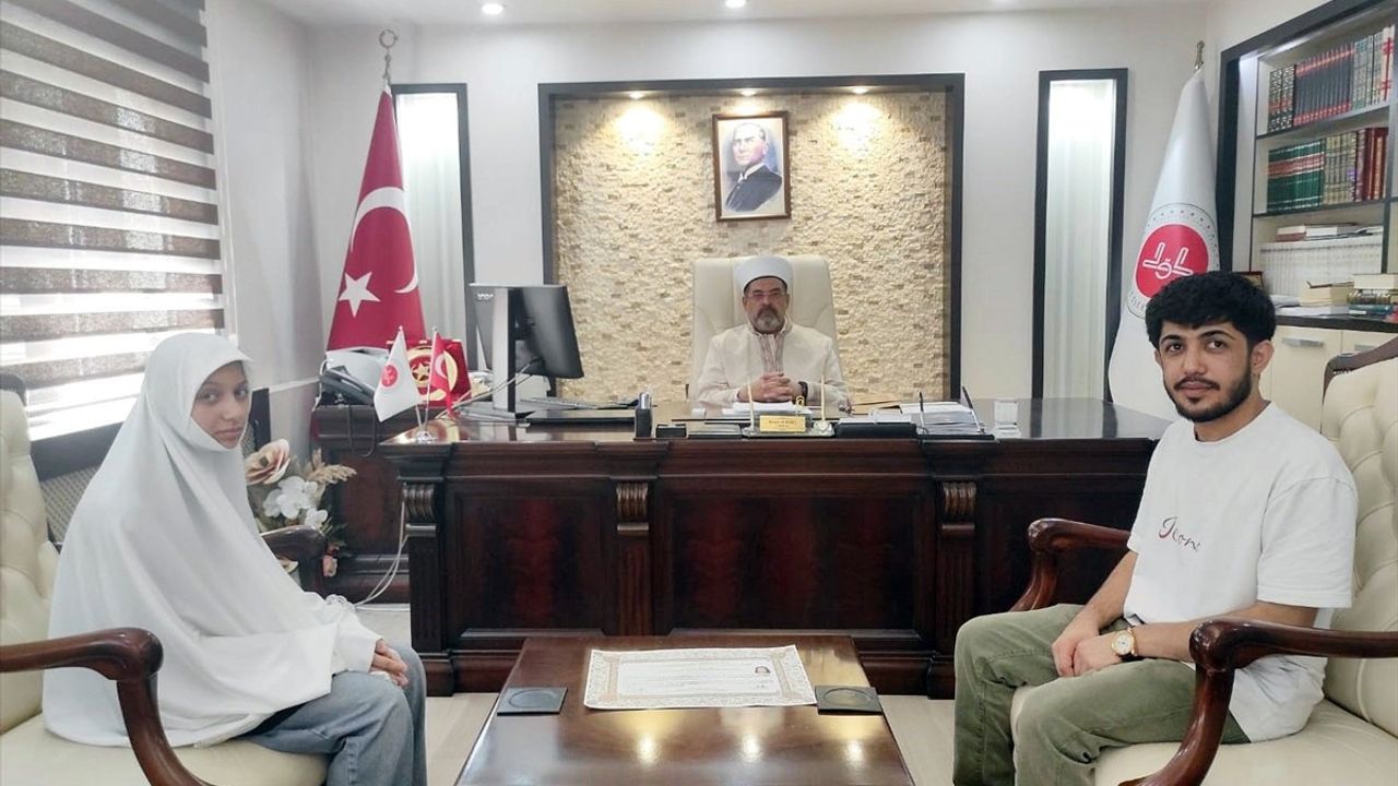 Çekya Vatandaşı Kadın Batman'da Müslüman Oldu