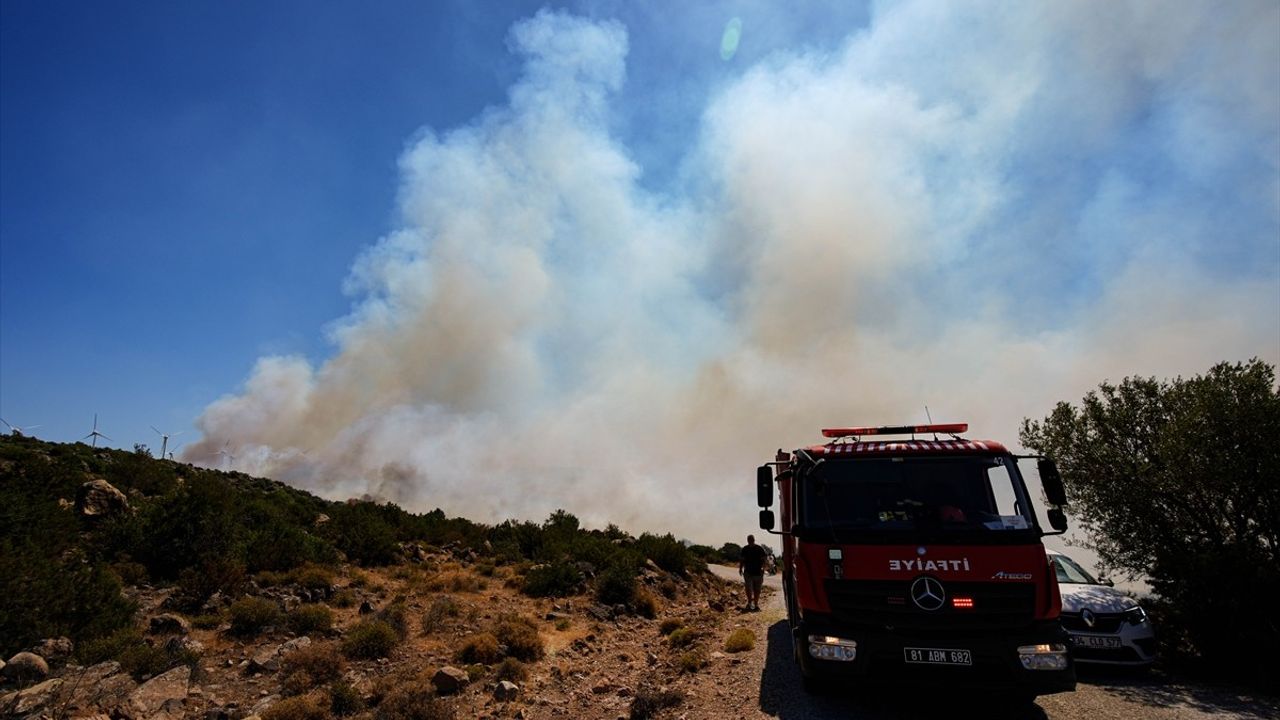 Çeşme'de Orman Yangınına Hızla Müdahale Devam Ediyor