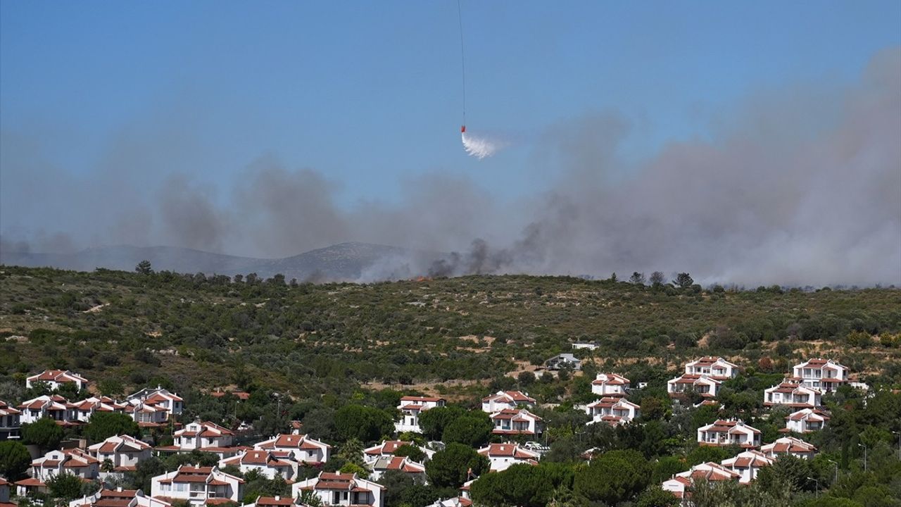 Çeşme'deki Yangın Kontrol Altına Alınmaya Çalışılıyor