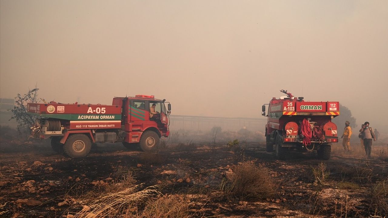 Çeşme'deki Yangına Havadan ve Karadan Yoğun Müdahale
