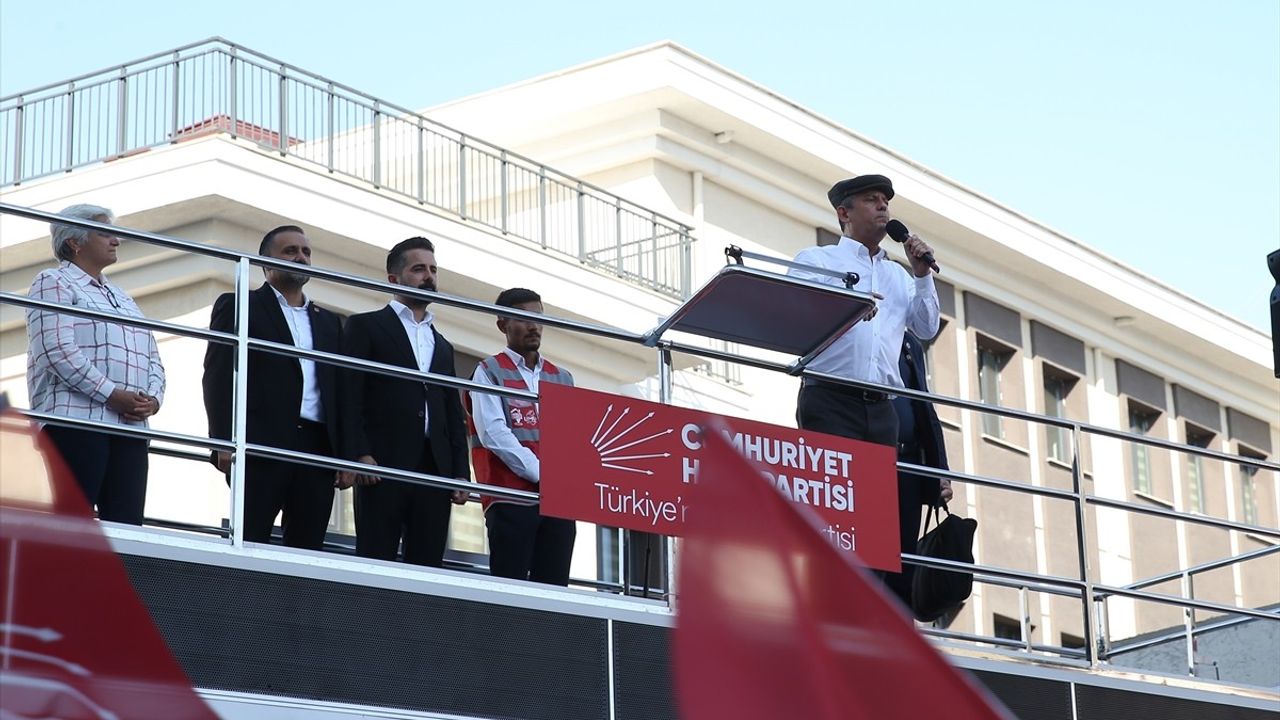 CHP Genel Başkanı Özgür Özel, Adıyaman'da 'Halk Buluşması' Yaparak 'Terörsüz Türkiye' Vurgusu Yaptı