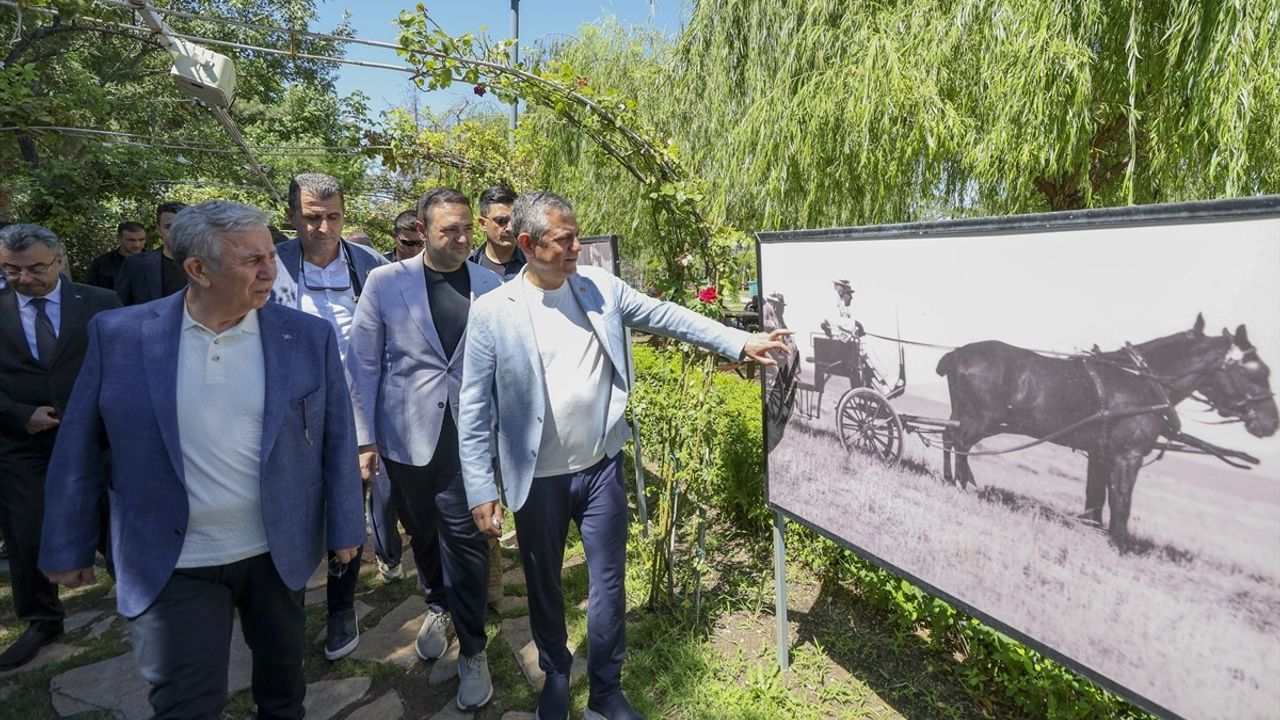 CHP Genel Başkanı Özgür Özel, Ankara'da Halkla Buluştu