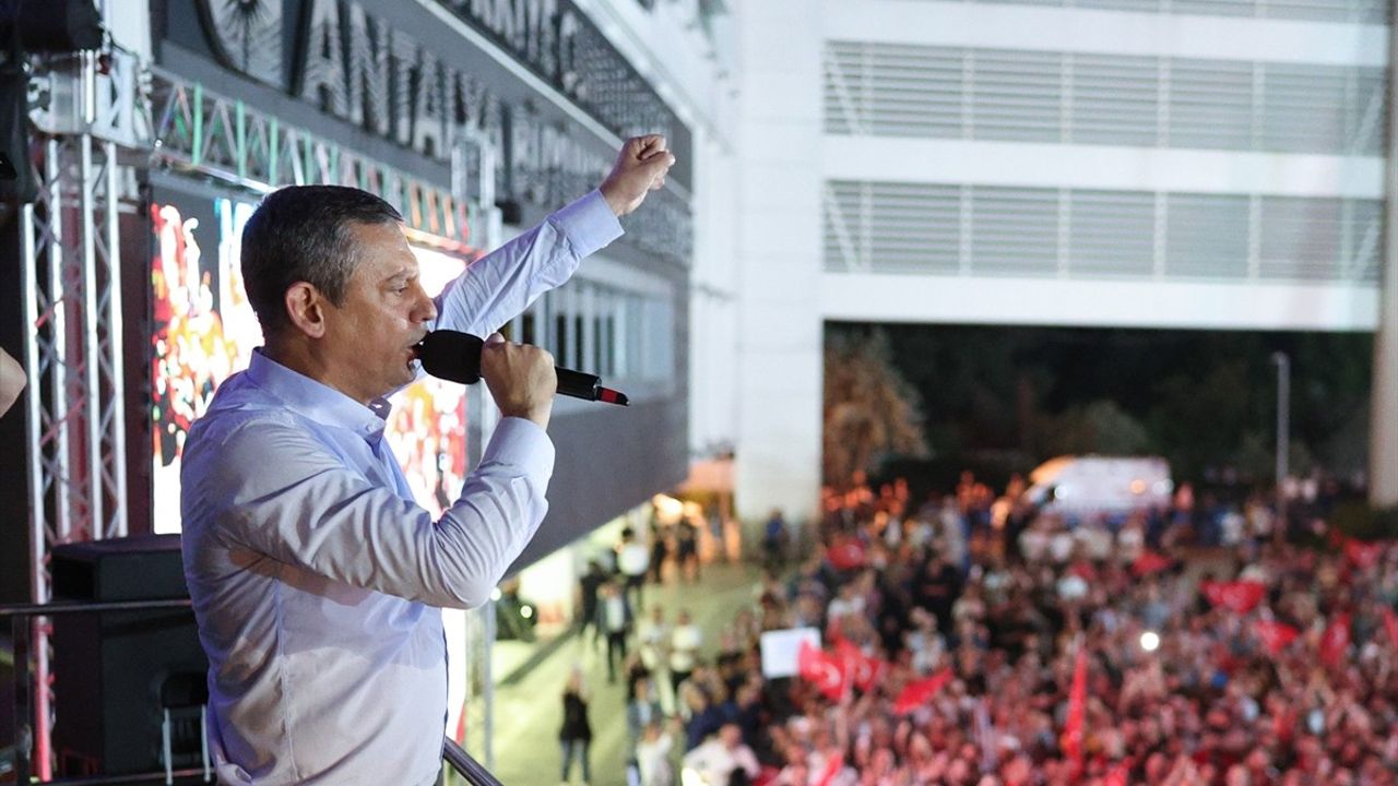 CHP Genel Başkanı Özgür Özel Antalya'da Rüşvet İddialarını Değerlendirdi