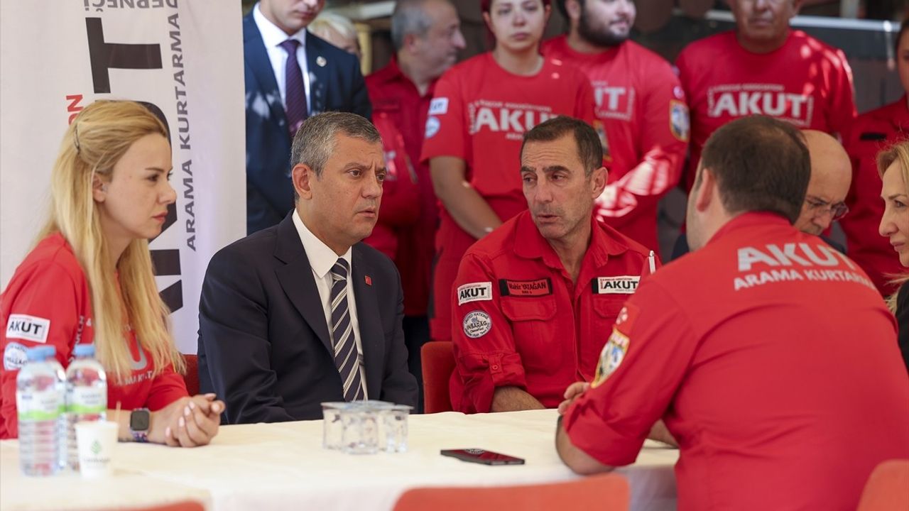 CHP Genel Başkanı Özgür Özel'den AKUT'a Taziye Ziyareti