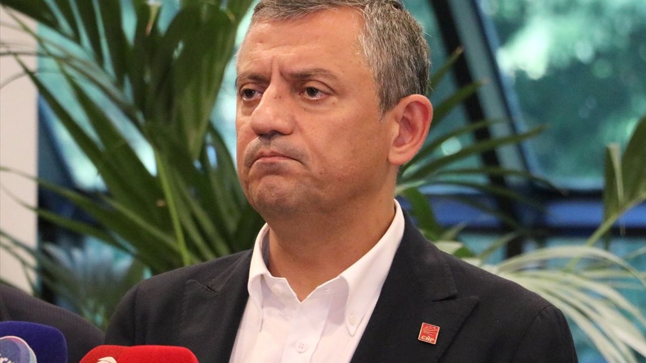 CHP Genel Başkanı Özgür Özel İzmir'de