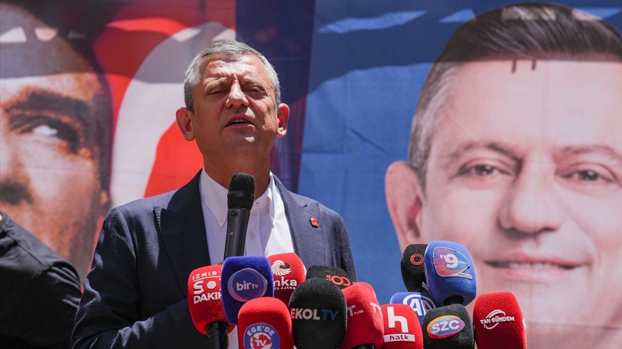CHP Genel Başkanı Özgür Özel İzmir'deki Yolsuzluk Soruşturması Hakkında Açıklamalarda Bulundu