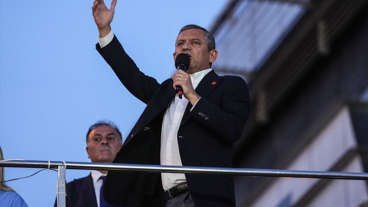 CHP Genel Başkanı Özgür Özel, Sancaktepe'de İleriye Dönük Mesajlar Verdi