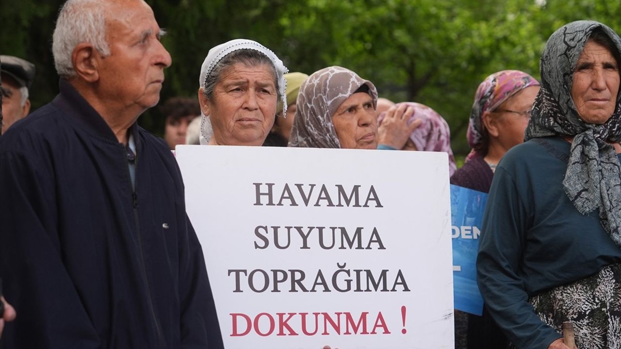 Çiftçiler, TBMM Önünde Enerji ve Maden Düzenlemesine Tepki Gösterdi