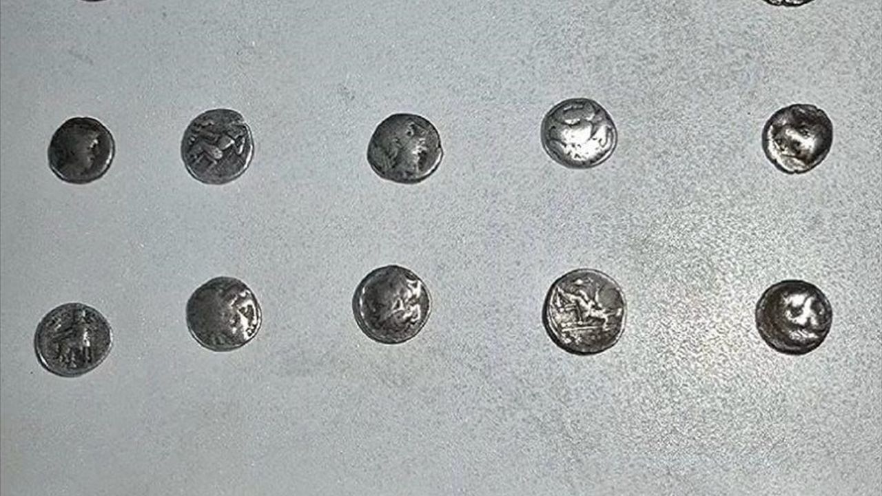 Çorum'da Tarihi Eser Niteliğinde 26 Sikke Ele Geçirildi