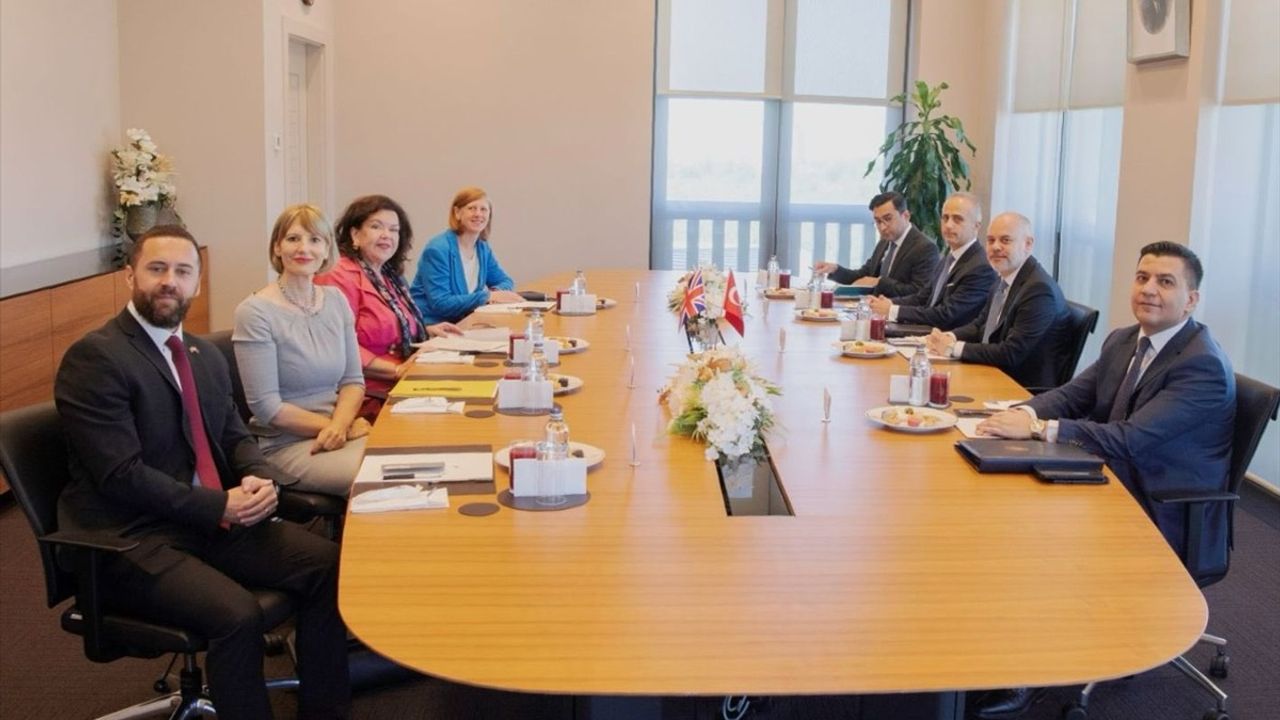 Cumhurbaşkanı Başdanışmanı Kılıç'tan Birleşik Krallık Temsilcisi Pierce ile Önemli Görüşme