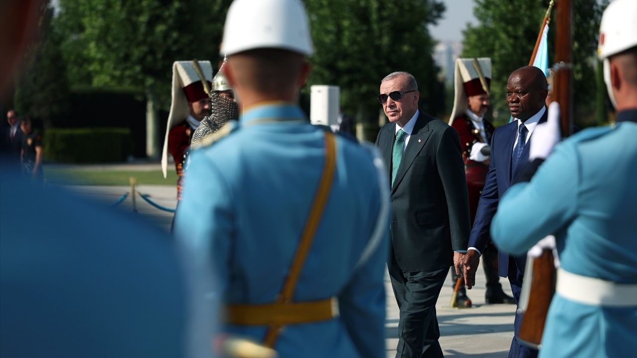 Cumhurbaşkanı Erdoğan, Gabon Cumhurbaşkanı Oligui Nguema'yı Törenle Ağırladı