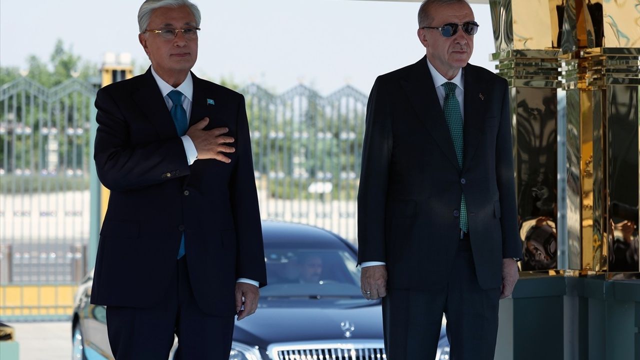 Cumhurbaşkanı Erdoğan, Kazakistan Cumhurbaşkanı Tokayev'i Resmi Törenle Ağırladı