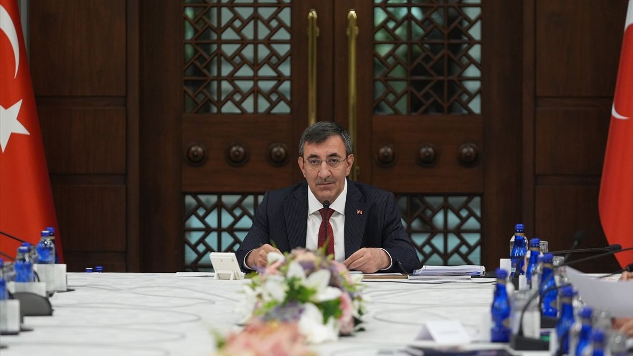 Cumhurbaşkanı Yardımcısı Yılmaz'dan Akıllı Şehirler Vurgusu: 2030 Stratejisiyle Dijital Dönüşüm Hedefleniyor