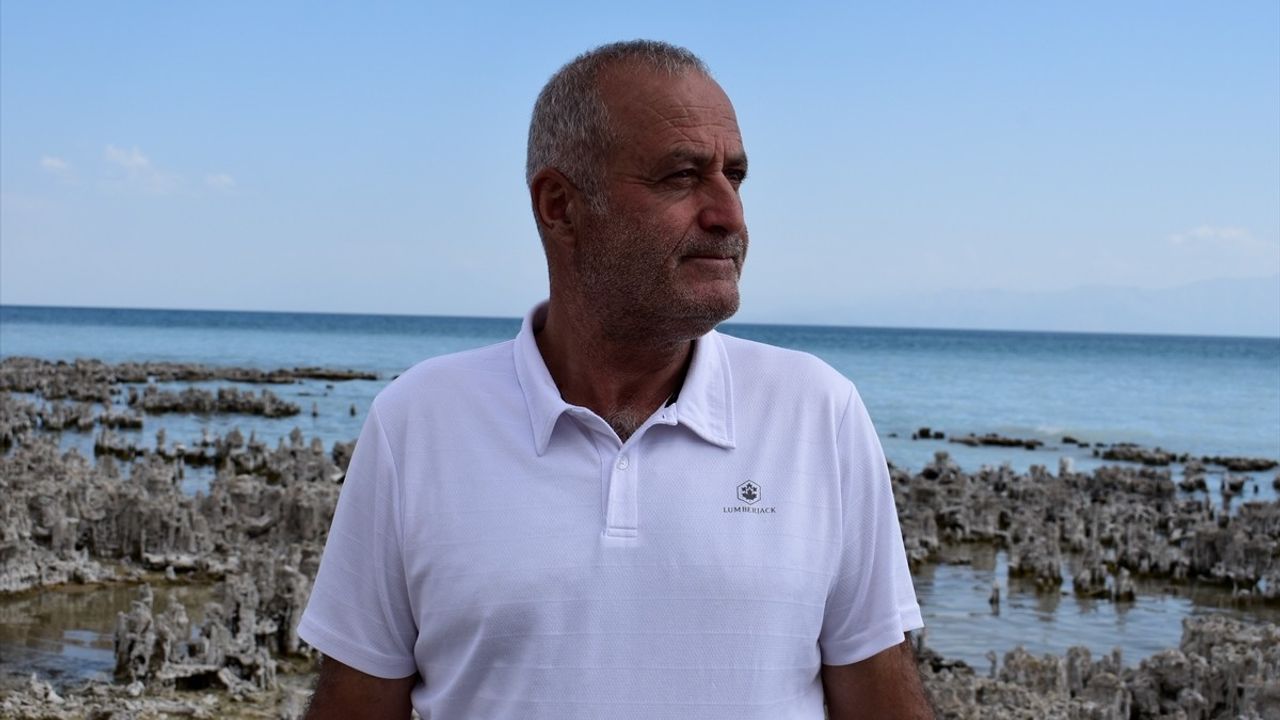 Dalgıçlar Van Gölü'nde Eşsiz Mikrobiyalitleri Görüntüledi