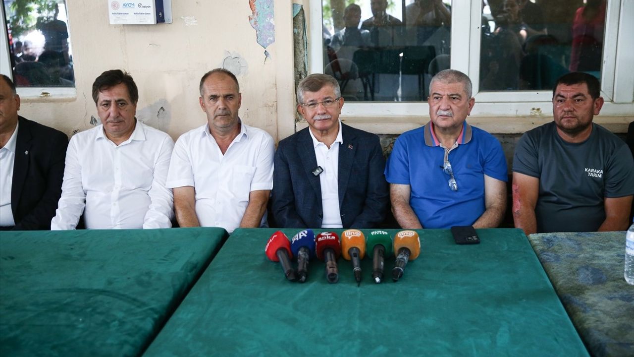 Davutoğlu'dan Bursa'daki Yangın Bölgesine Ziyaret