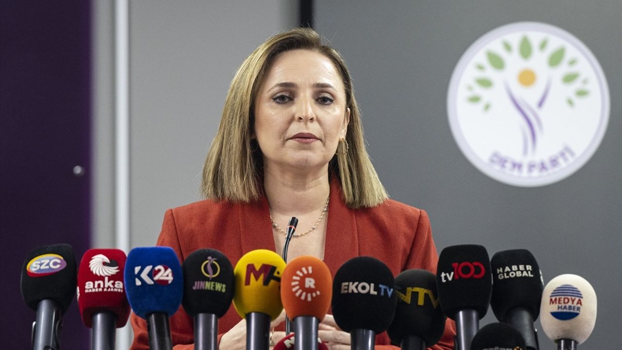 DEM Parti Sözcüsü Ayşegül Doğan: 'Masada Yer Almak Çözümün İtiçici Gücüdür'