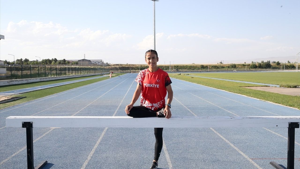 Derya Kunur'un Yeni Hedefi: Üç Ülkede Şampiyonluk