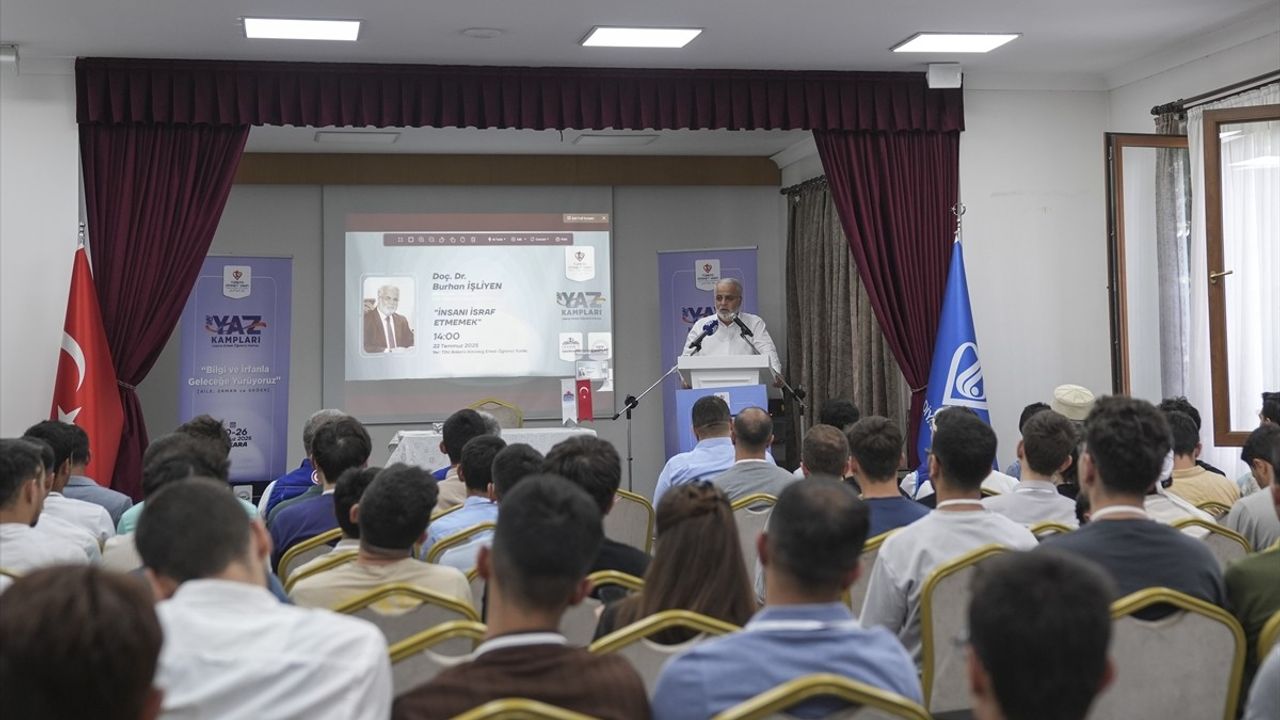 Diyanet Başkan Yardımcısı Burhan İşliyen, 2025 Yaz Kampları'nda Gençlerle Buluştu