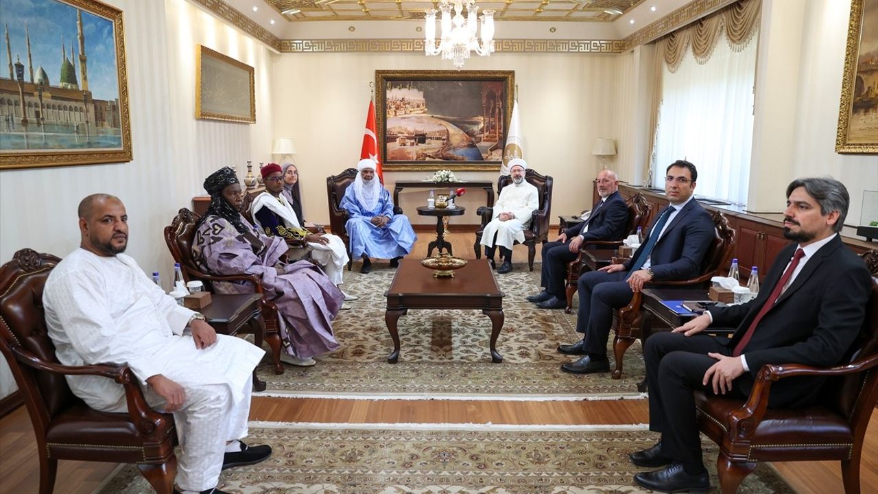 Diyanet Başkanı Erbaş, Nijer'in Damagaram Sultanı Sanda'yı Ağırladı