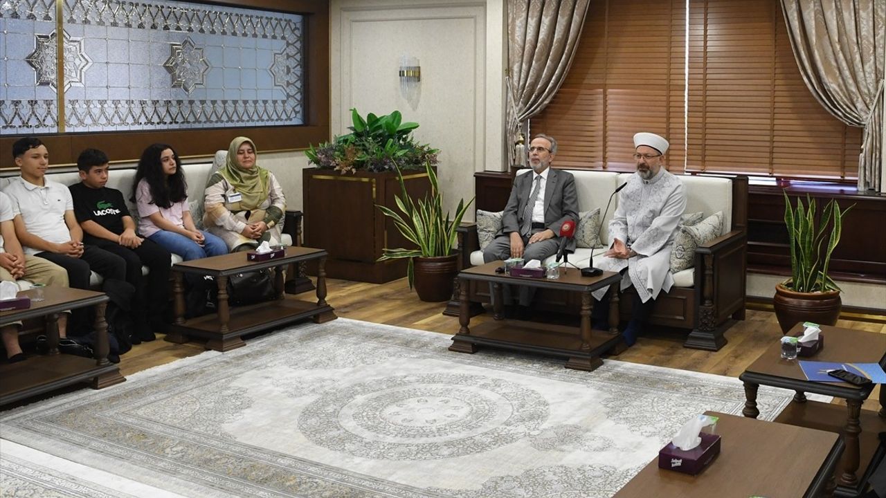 Diyanet İşleri Başkanı Erbaş, Fransa'dan Gelen Öğrencilerle Buluştu