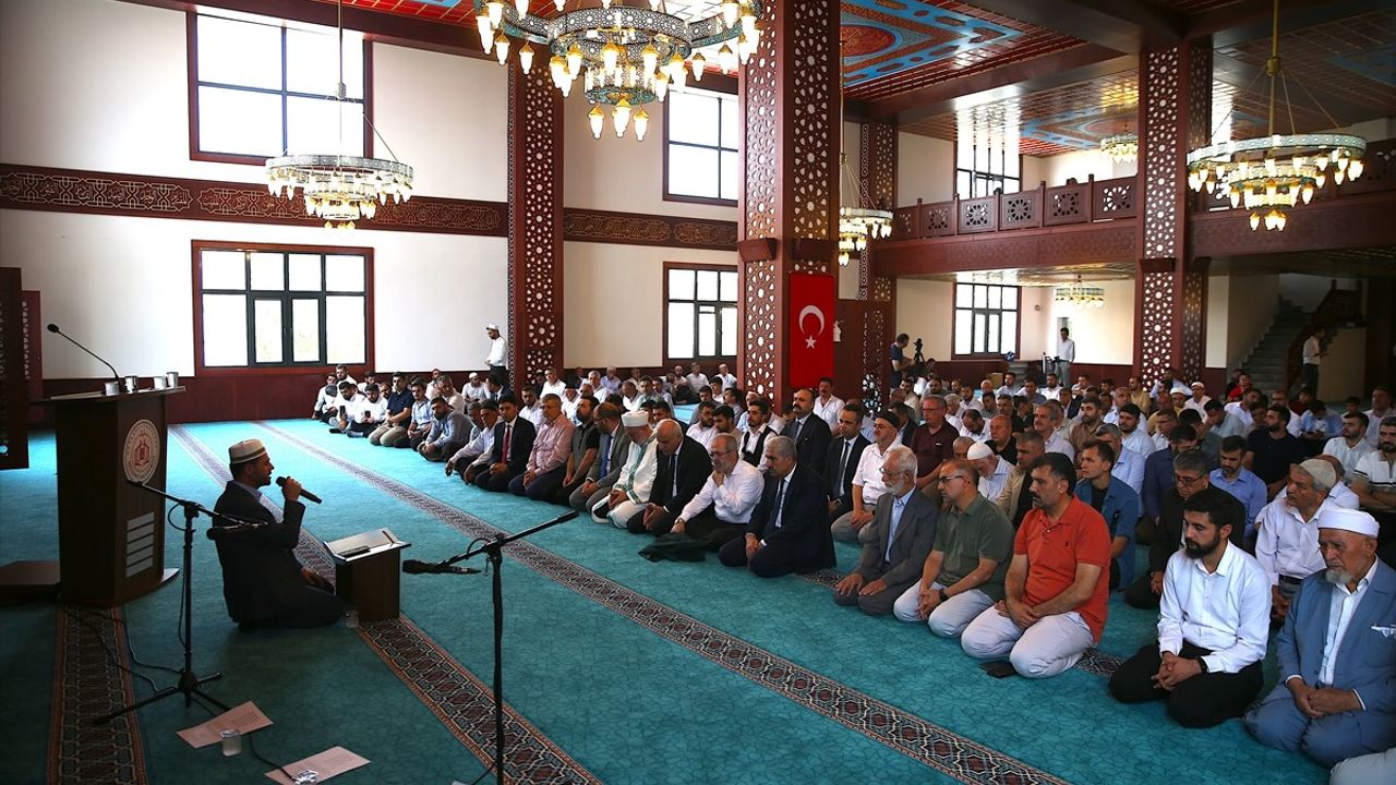 Diyarbakır'da 2 Bin Kişilik Yeni Cami İbadete Açıldı
