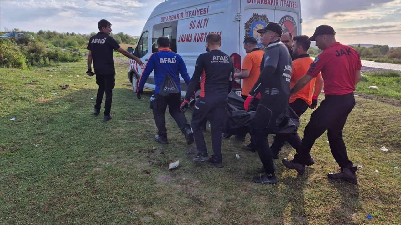 Diyarbakır'da Boğulma Tehlikesine Müdahale Eden Gencin Cesedi Bulundu