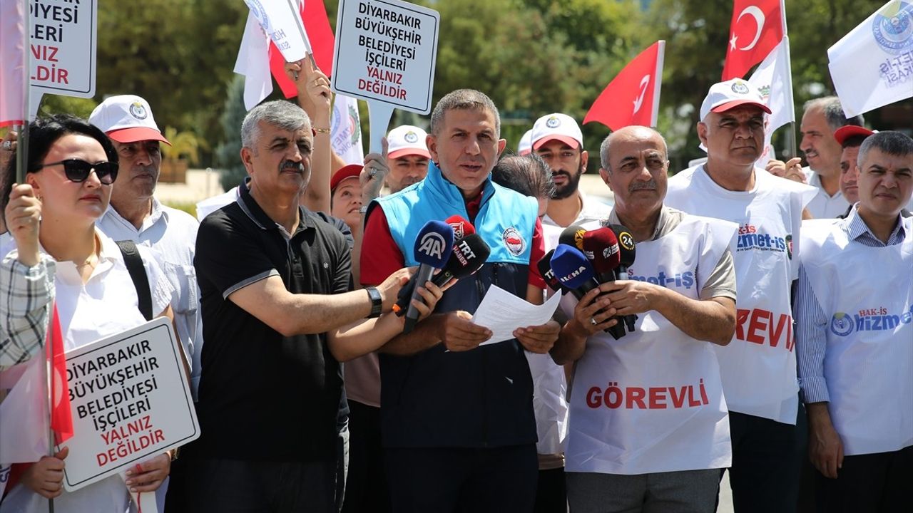 Diyarbakır'da İsten Çıkarılan İşçilerin Eylemi Devam Ediyor