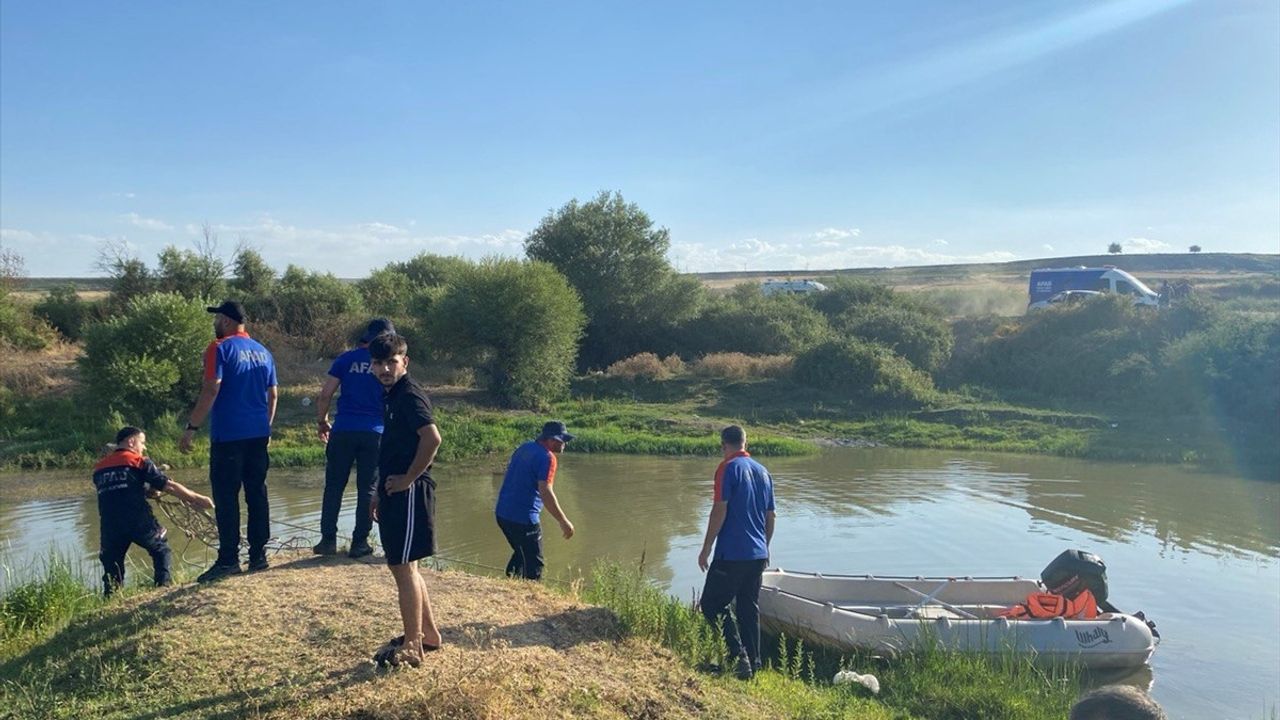 Diyarbakır'da Nehirde Kaybolan Genç İçin Arama Çalışmaları Devam Ediyor
