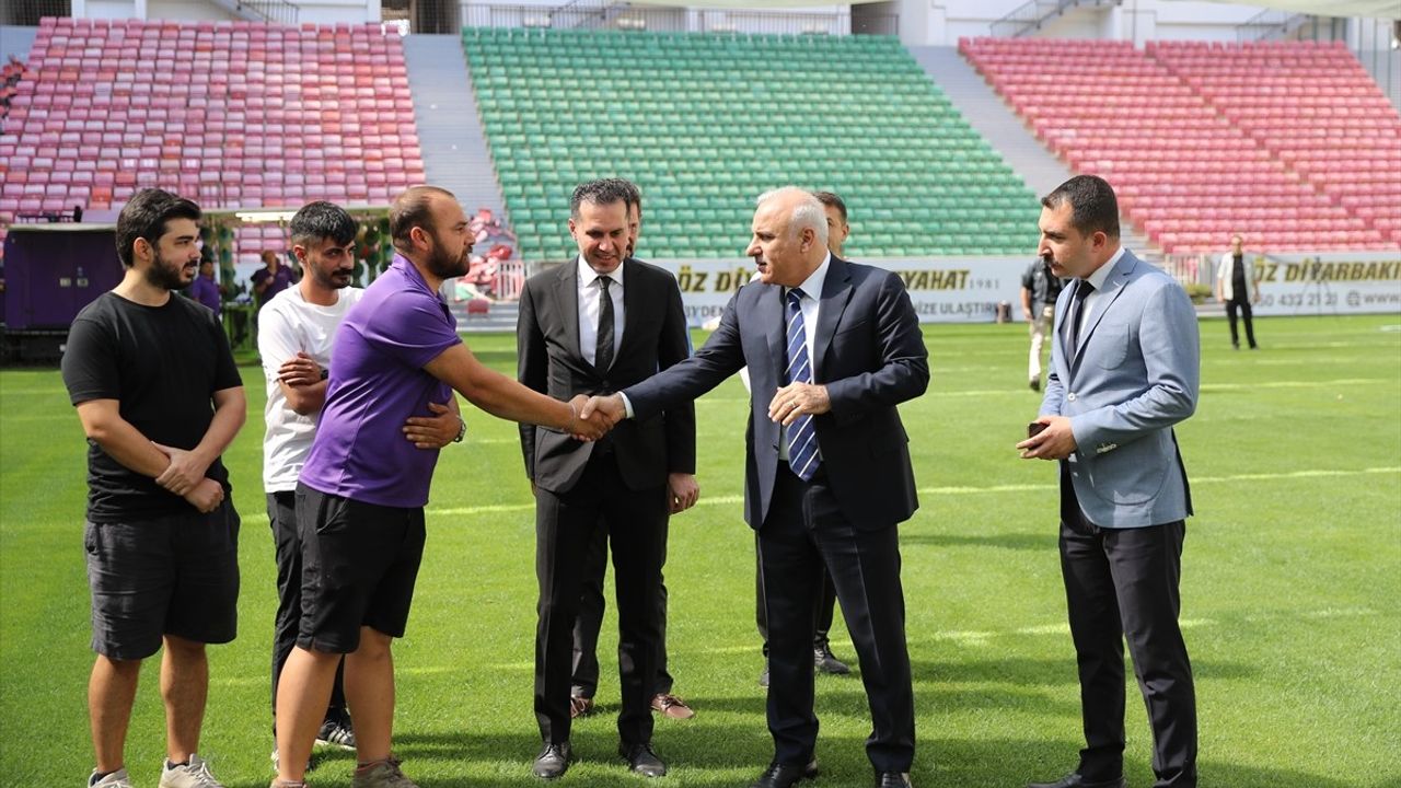 Diyarbakır Stadı'nda Zemin Yenileme Çalışmaları Tamamlanmak Üzere