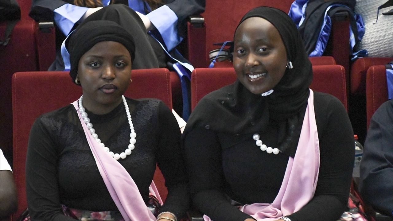 Düzce'de Türkçe Dil Eğitimini Tamlayan Öğrencilere Mezuniyet Töreni