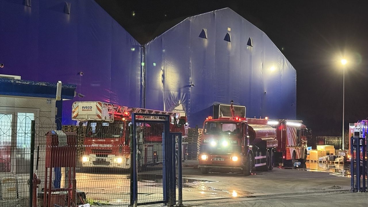 Düzce'deki Otomotiv Fabrikasında Yangın: Hasar Önlenemedi