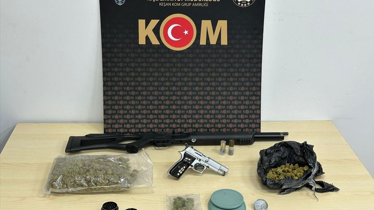 Edirne'de Uyuşturucu ve Ruhsatsız Silah Bulundu: Zanlı Tutuklandı