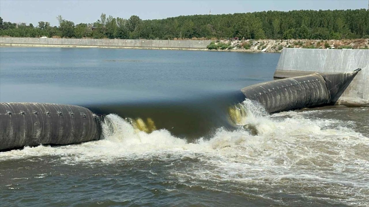 Edirne'deki Hidroelektrik Santralinden Meriç Nehri'ne Su Salındı