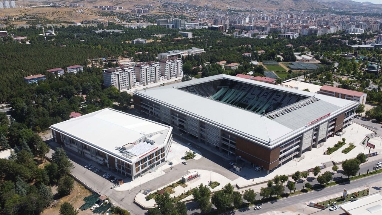 Elazığ Atatürk Stadyumu: 7'den 70'e Spor Tutkunlarına Ev Sahipliği Yapıyor