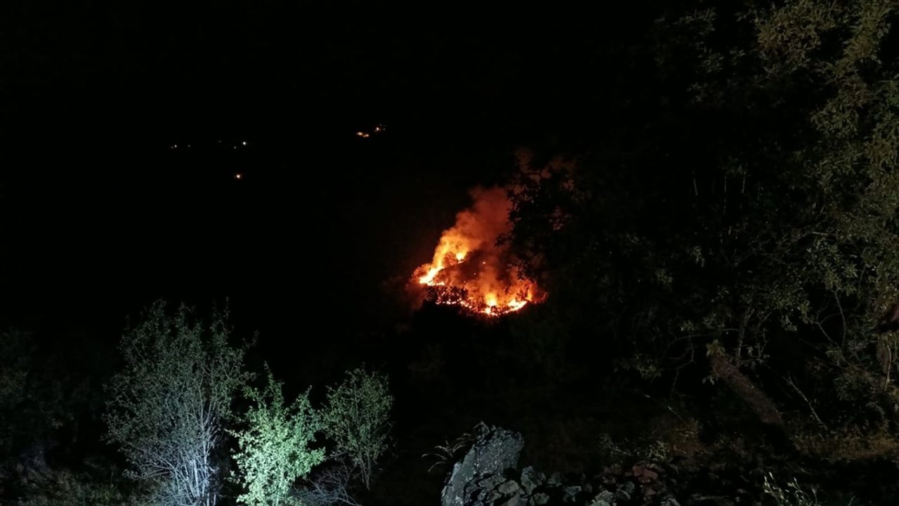 Elazığ'da Sıcak Gelişme: Yangına Müdahale Ediliyor