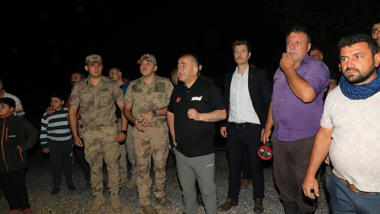 Elazığ'da Kısa Sürede Kontrol Altına Alınan Örtü Yangını