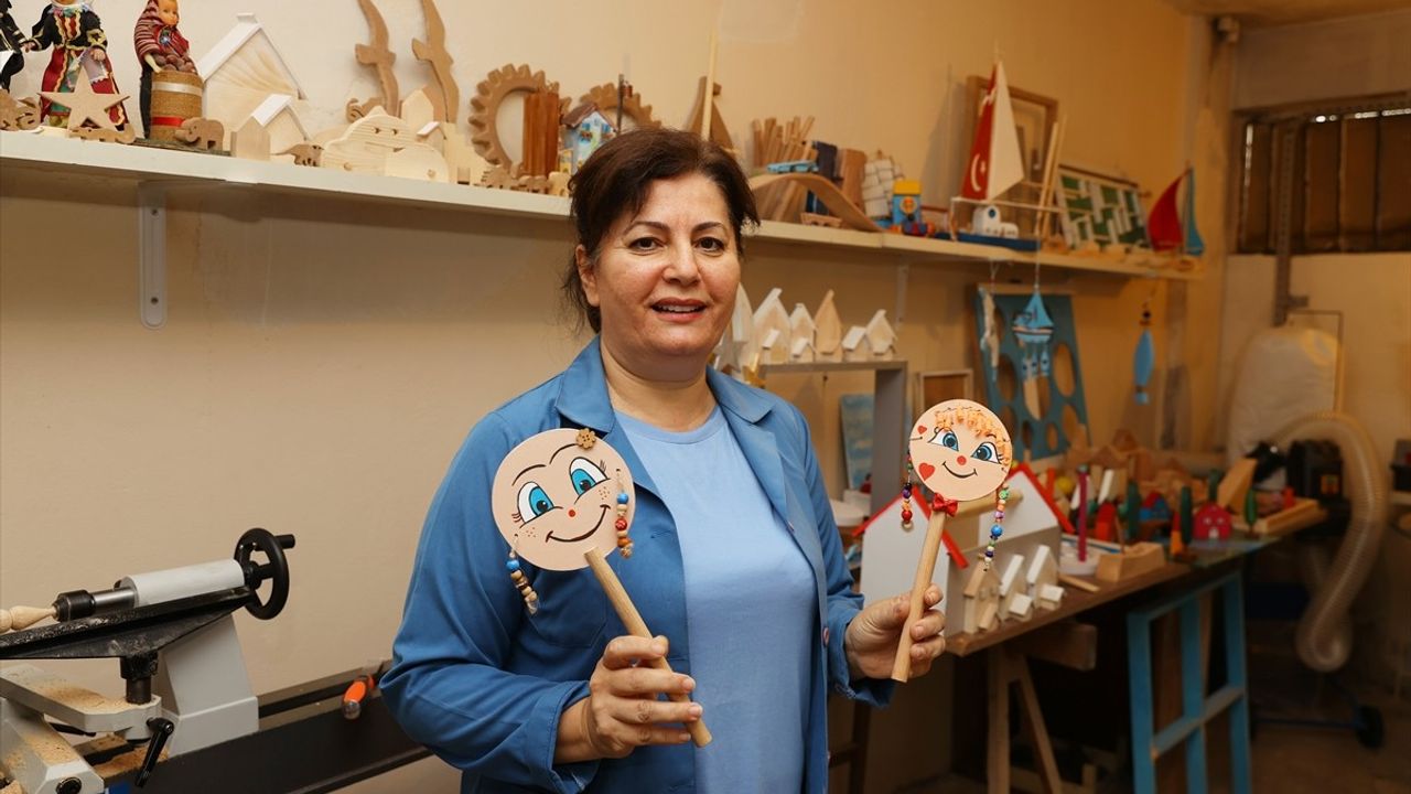 Emekli Öğretmenin Ahşap Oyuncak Sevgisi Çocuklarla Buluşuyor