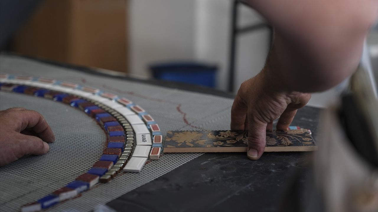 Ememem, Şehirlerin Yaralarını Mozaiklerle İyileştiriyor