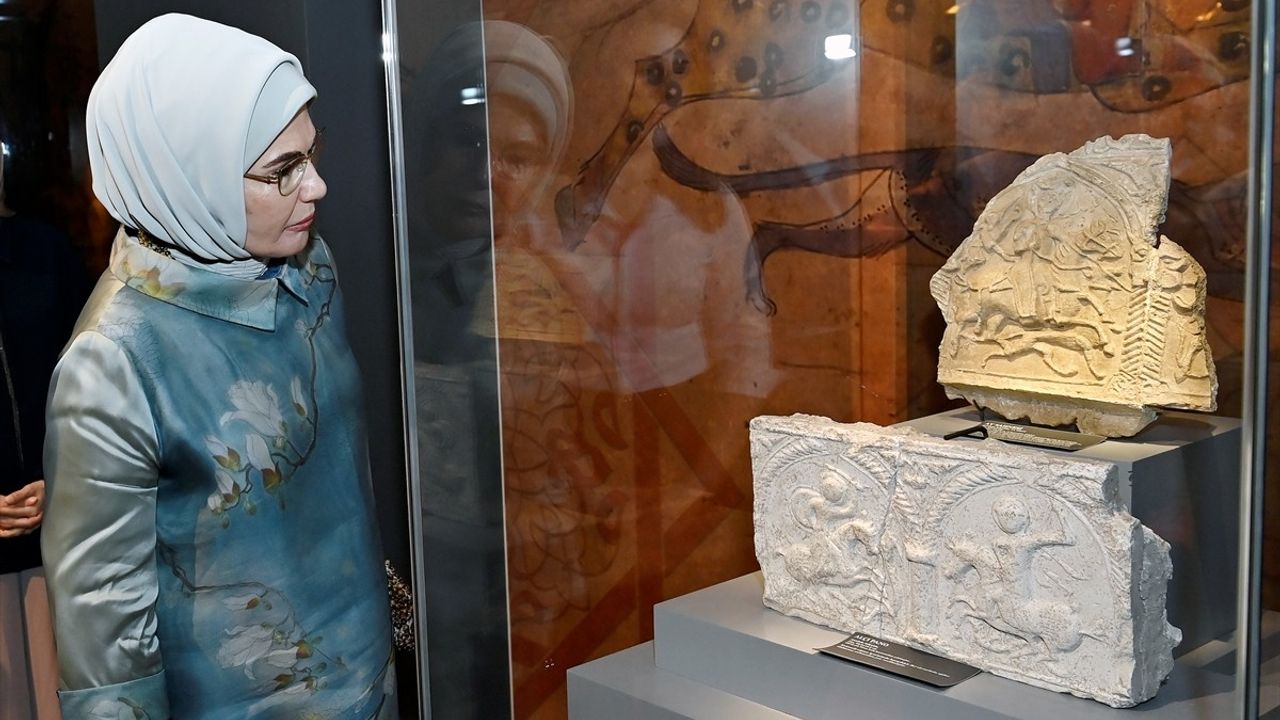 Emine Erdoğan, Anadolu Selçukluları Sergisi'ni Ziyaret Etti