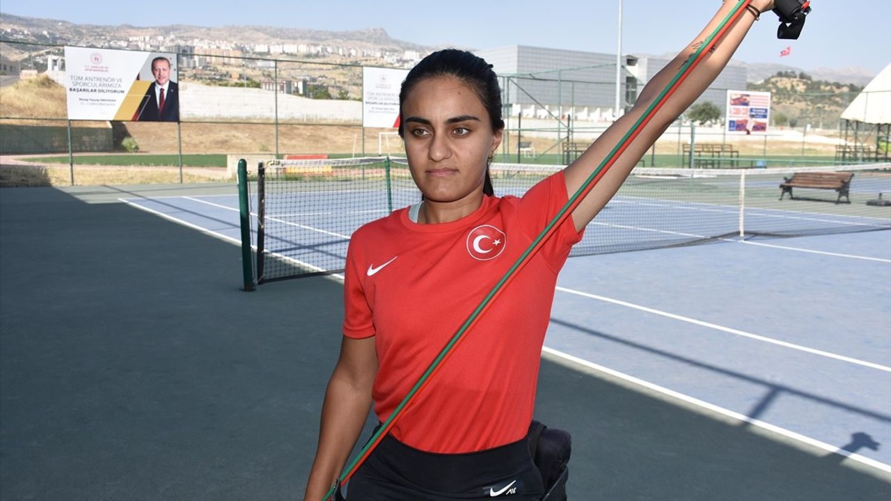 Engelli Tenisçi Zeliha Aksak, Olimpiyat Hedefiyle Çalışıyor