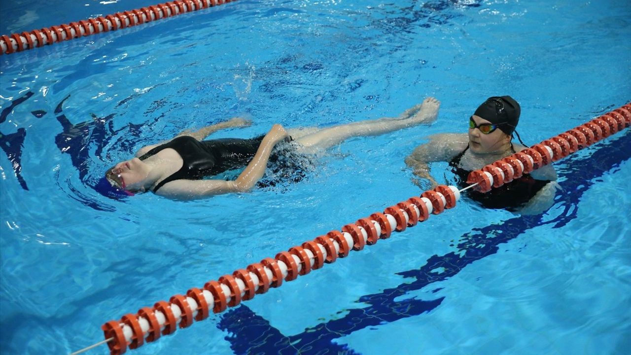 Engelli Yüzücüler Başarıya Kulaç Atıyor!