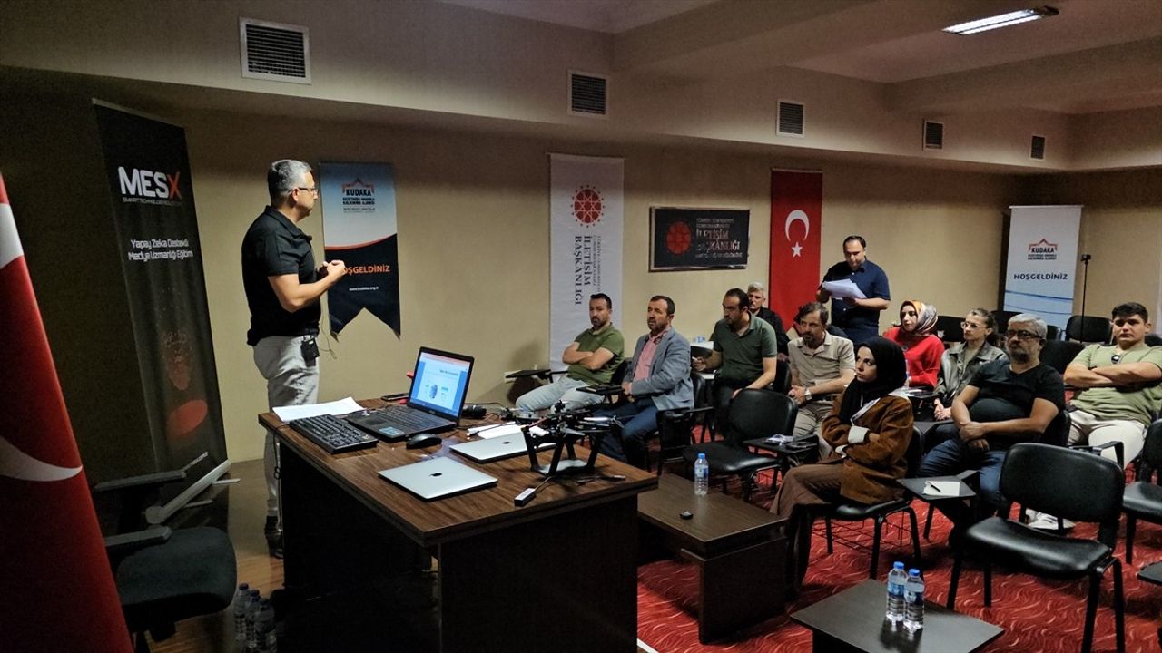 Erzincan'da Gazetecilere Yapay Zeka Destekli Medya Eğitimi