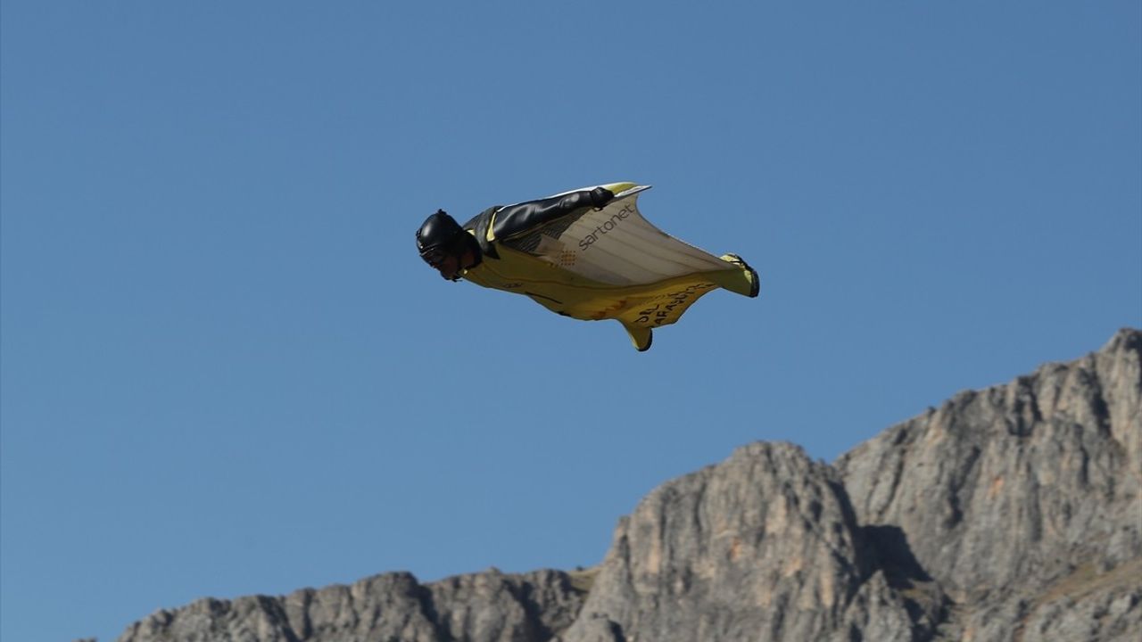 Erzincan'da Nefes Kesen Yarasa Kanat Atlayışı